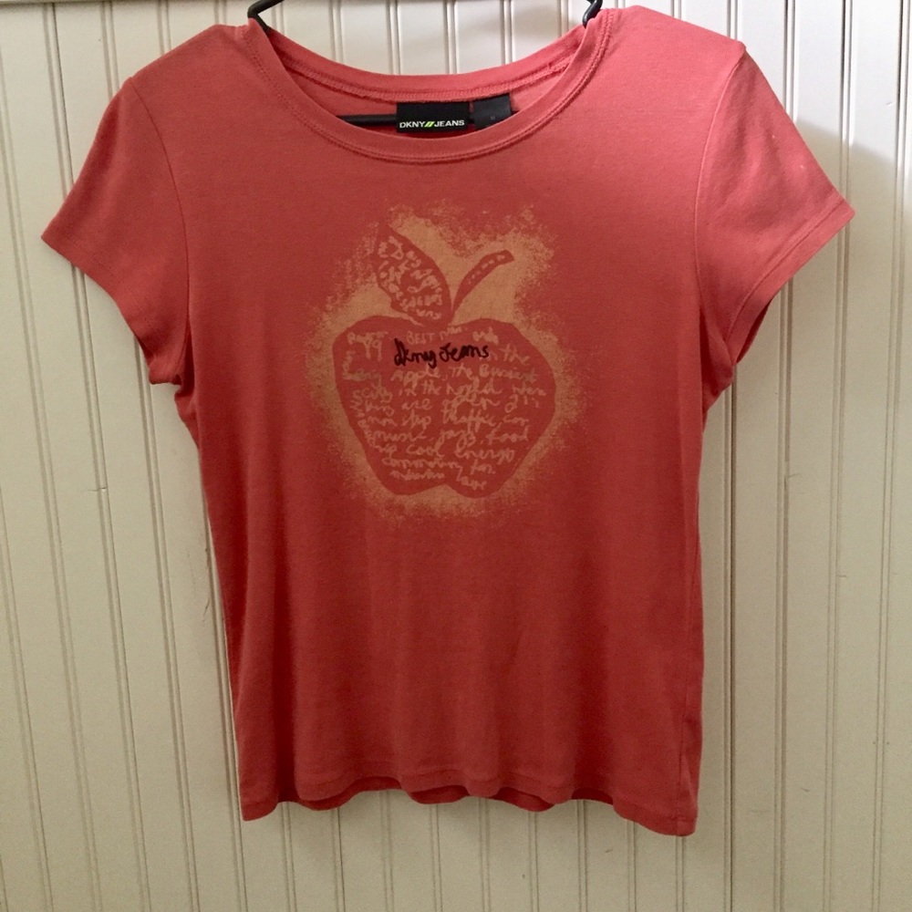DKNY Jeans  New York City “Big Apple” graphic tee